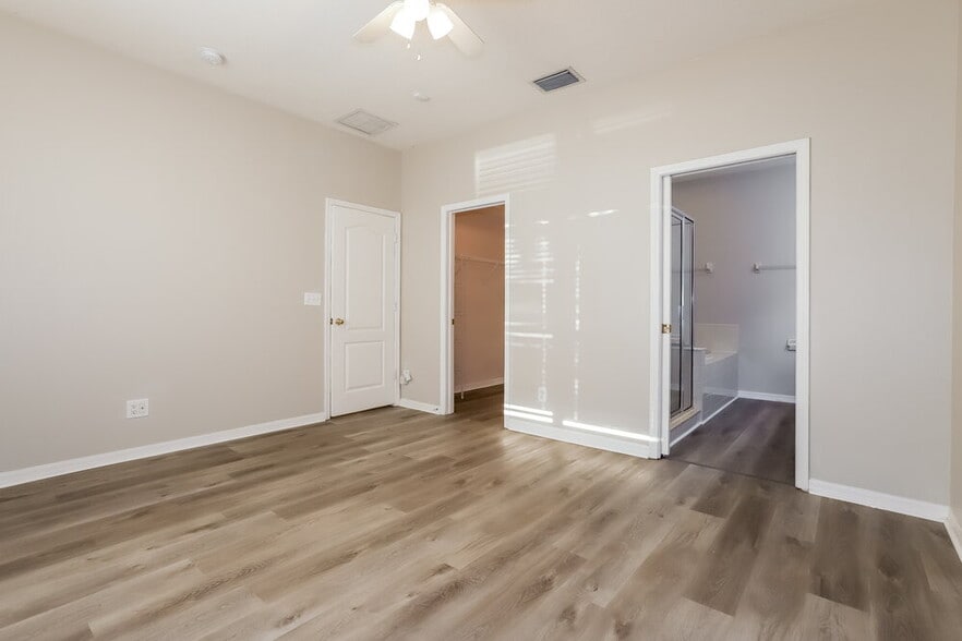 Building Photo - 8549 Deer Chase Dr