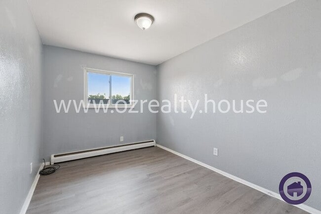 Building Photo - 1733 Christian Ave