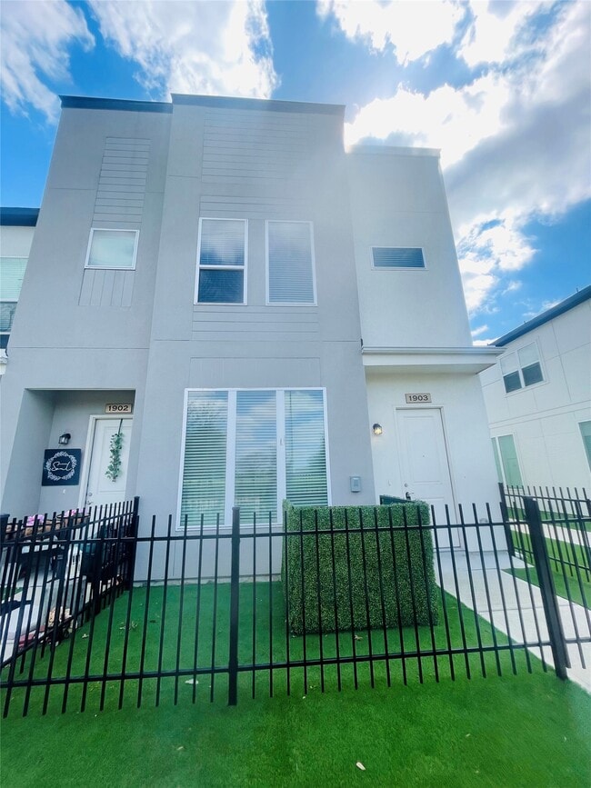 Building Photo - 21455 Merchants Way