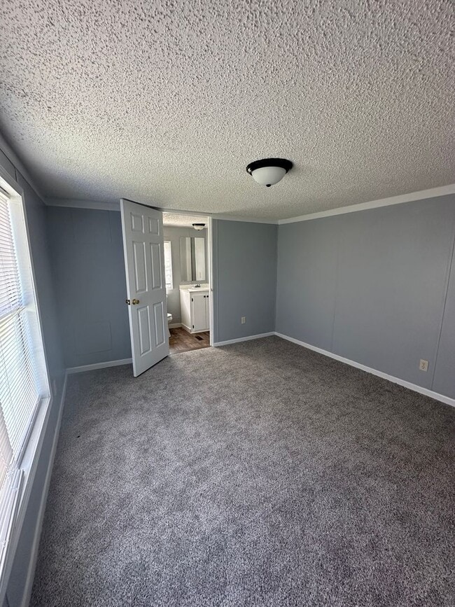 Building Photo - 1376 Fleetwood Cir