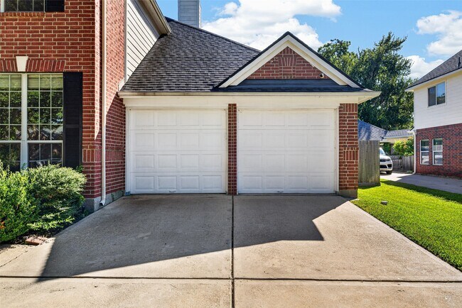 Building Photo - 8519 Babbling Brook Ct