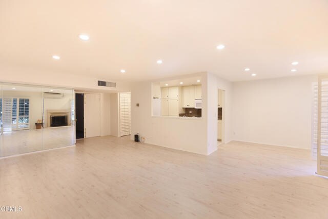 Building Photo - 1127 E Del Mar Blvd