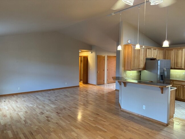 Building Photo - Desirable one Level Home in SW Redmond!