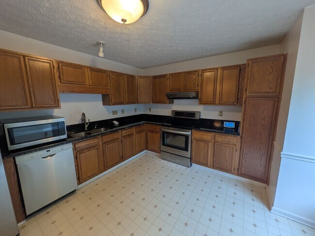 Building Photo - 6008 Yeaton Glen Dr