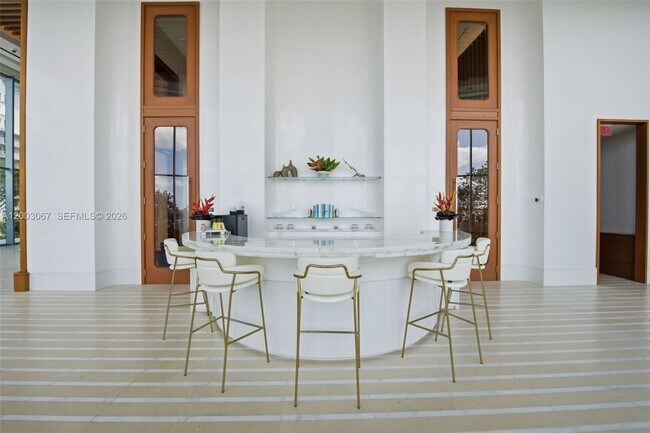 Building Photo - 175 SE 25th Rd