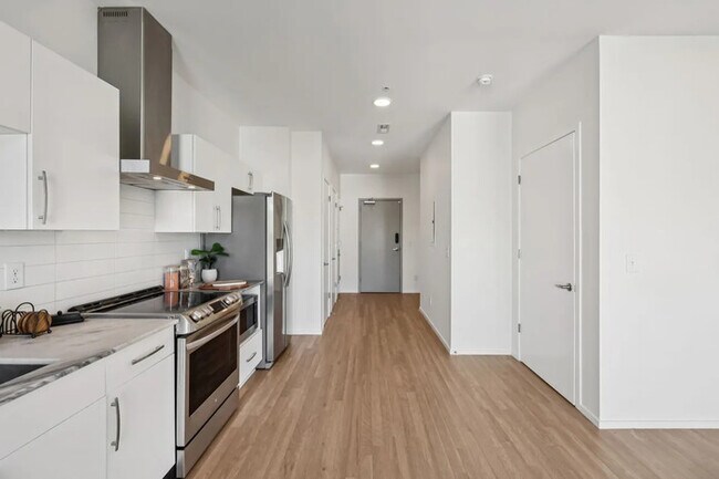 Building Photo - 806 Olympic St