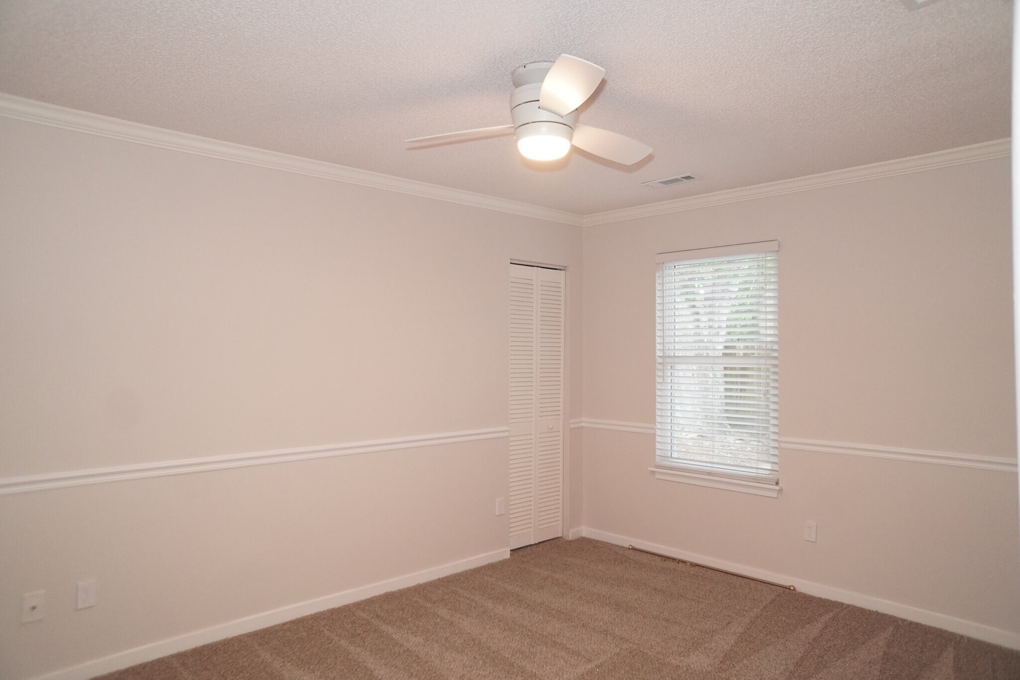 Building Photo - 1133 Oakcrest Dr