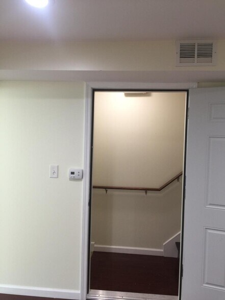 Building Photo - 1129 Carpenter St