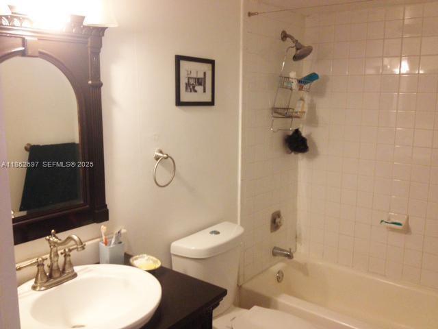 Building Photo - 1035 West Ave