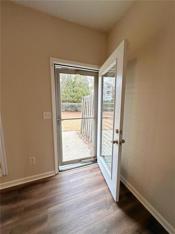 Building Photo - 2089 Lakeshore Overlook Dr