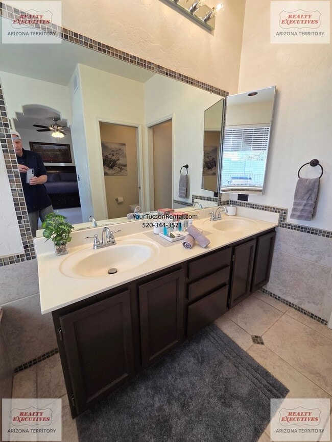 Building Photo - NE off Wrightstown & Pantano 3/2 with pool, patio and loads of upgrades