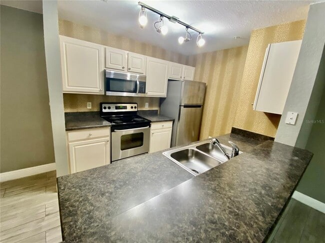 Building Photo - 5447 Vineland Rd