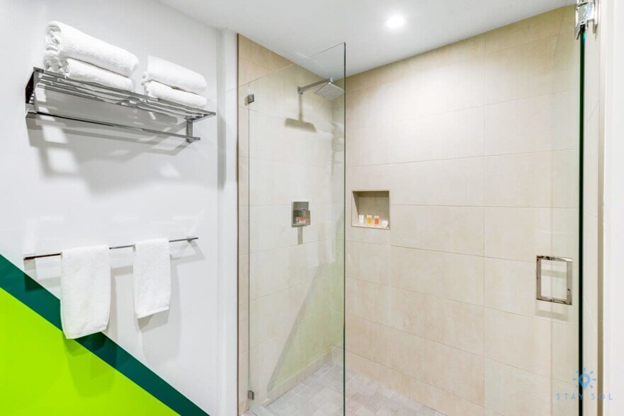 Building Photo - 777 N Ocean Dr