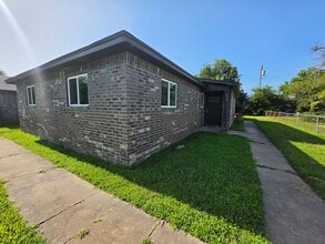 Building Photo - 1115 E Parker St