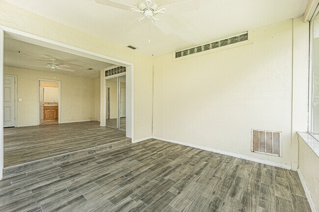 Building Photo - 4149 Floramar Ter