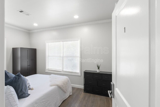 Building Photo - 1521 Preston St S