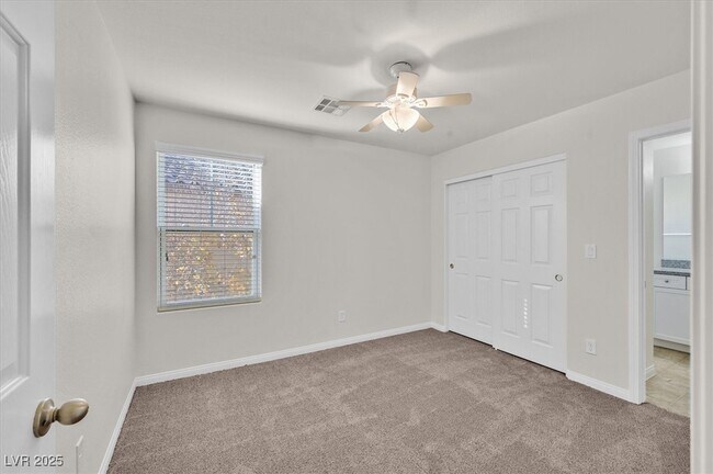 Building Photo - 10635 Seasonable Dr