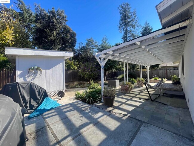 Building Photo - 1248 Hale Dr