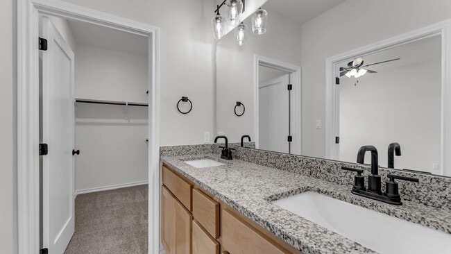 Building Photo - 115 Primrose Ln