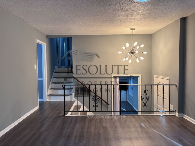 Building Photo - 1200 Brucemont Dr