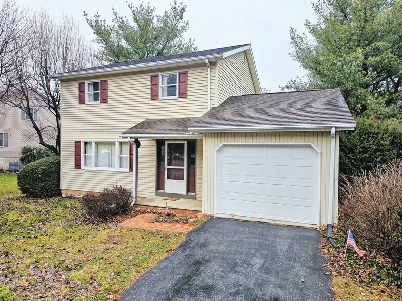 Building Photo - 474 N Maple St