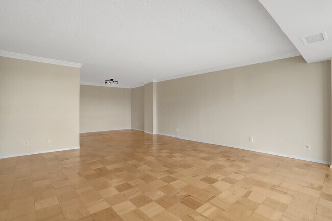 Building Photo - 3800 Fairfax Dr