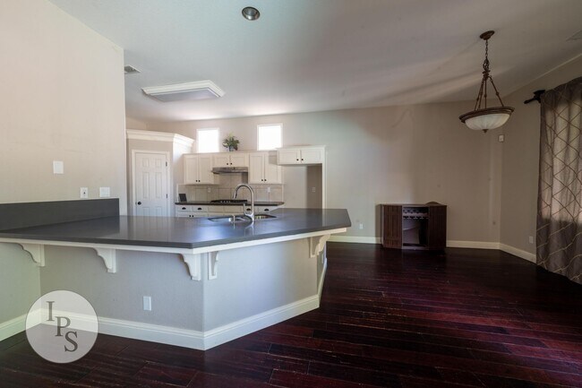 Building Photo - Charming 4BR/2BA Home in the Heart of Clov...