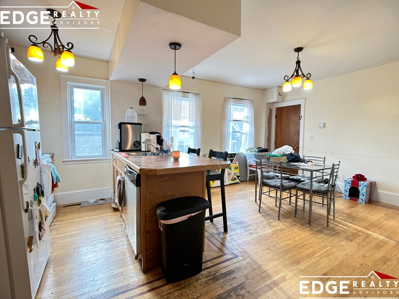 Building Photo - 28R Cherry St