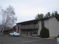 Building Photo - 325 W 9th St