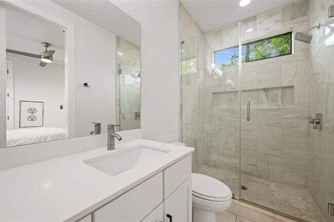 Building Photo - 1710 Adina St