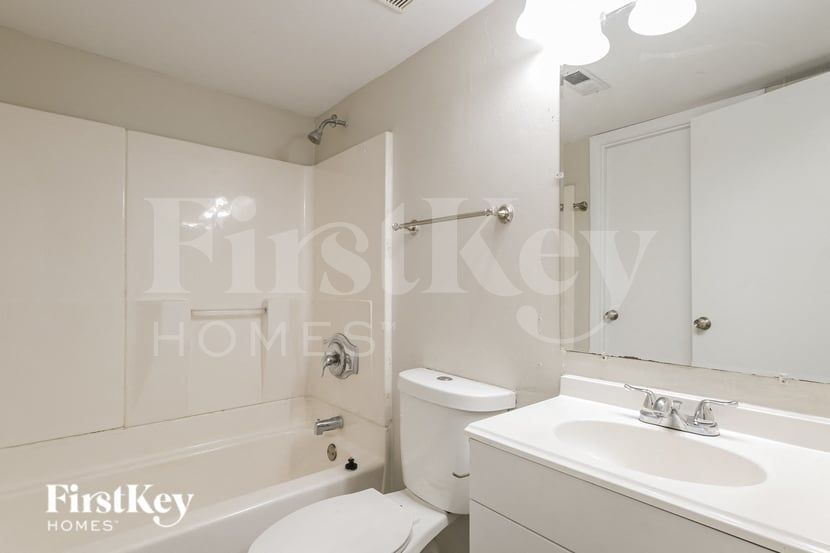 Building Photo - 455 Down Hill Dr