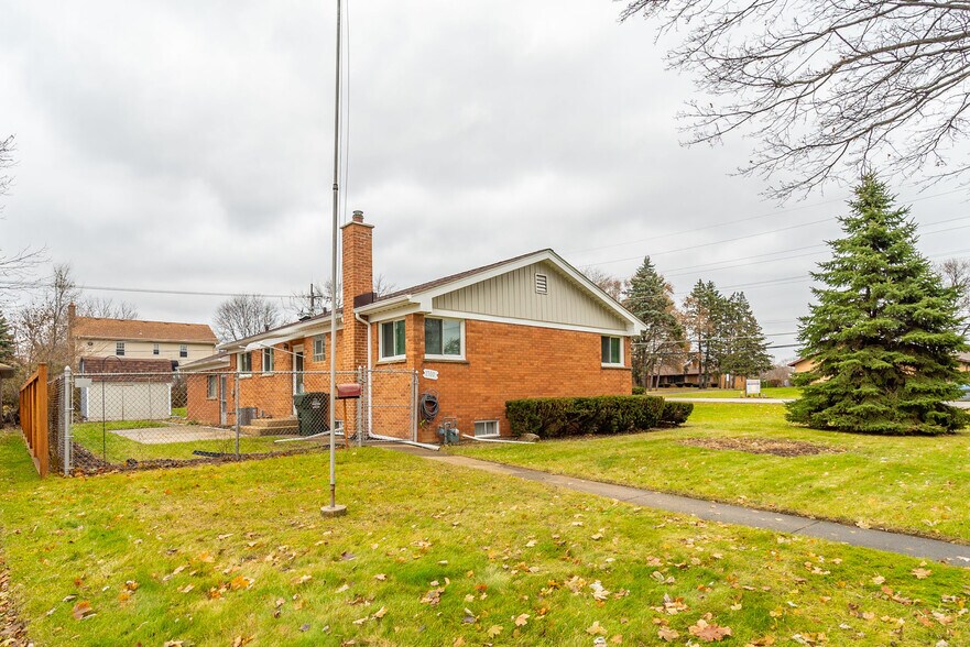 Building Photo - 1700 Bonita Ave