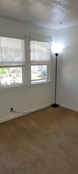 Building Photo - 816 W Marlette St