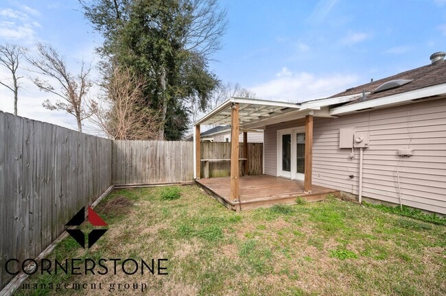 Building Photo - 3 bedroom home LOCATED OFF OF JONES CREEK ROAD!