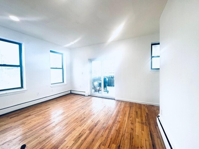 Building Photo - 336 4th St