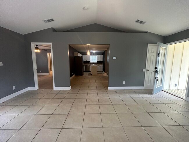 Building Photo - 218 Sparkleberry Ln