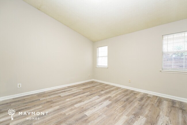 Building Photo - Charming 2-Bedroom Townhome in Stone Mountain