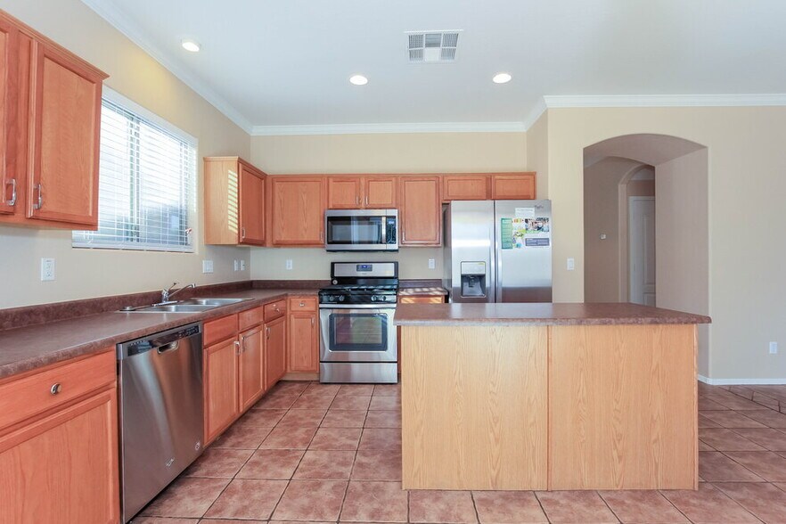 Building Photo - 14807 W Larkspur Dr