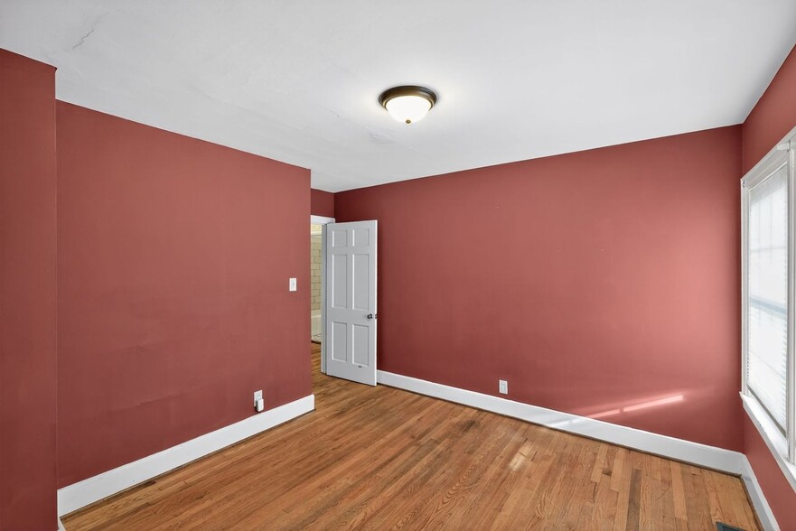 Building Photo - 1106 Elwell Ave