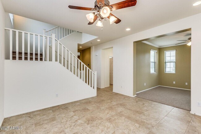 Building Photo - 869 E Doral Ct