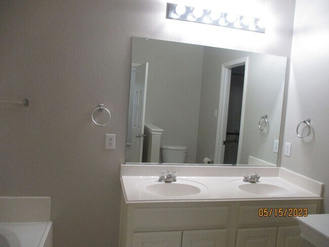 Building Photo - 5413 Chinkapin Ln