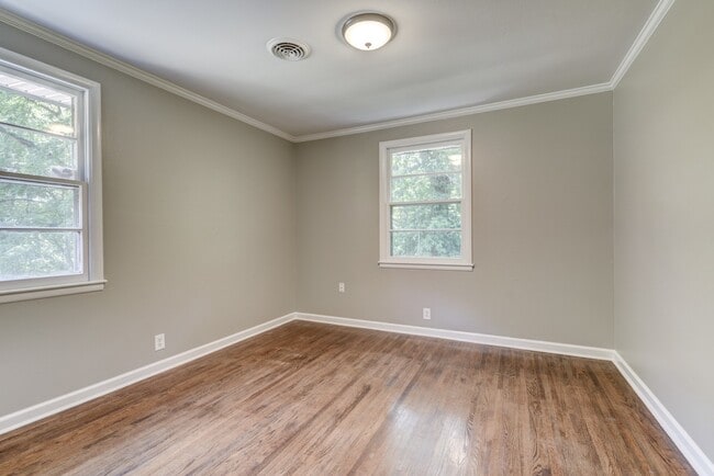 Building Photo - 1221 Harwood Dr