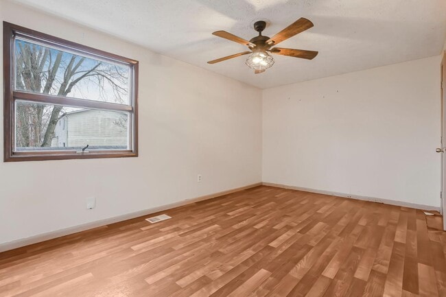 Building Photo - 2543 Stonington Ave