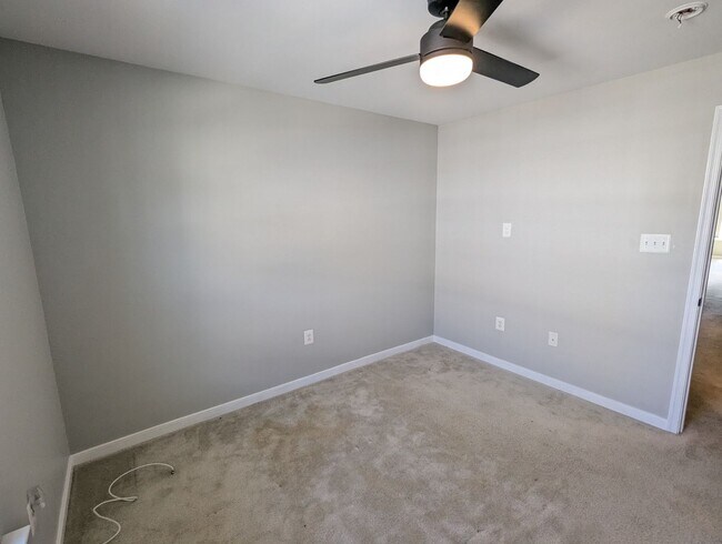 Building Photo - Two Level END UNIT condo in East of Market...
