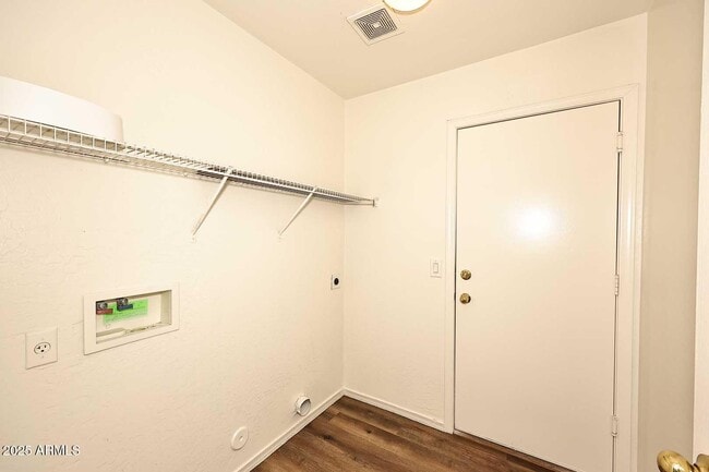 Building Photo - 10532 W Pomo St