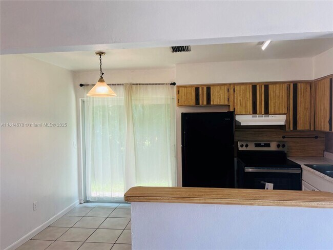 Building Photo - 4680 SW 29th Terrace