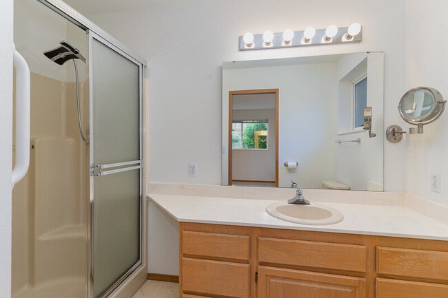 Building Photo - 6525 39th Ave SW