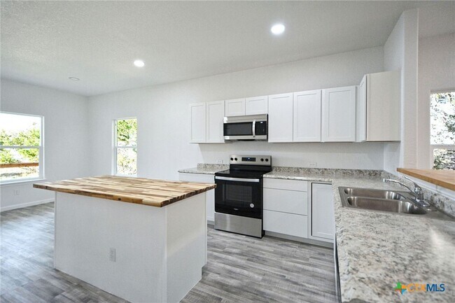 Building Photo - 1234 Clearcreek Dr