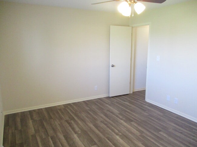 Building Photo - 514 Iona Ln