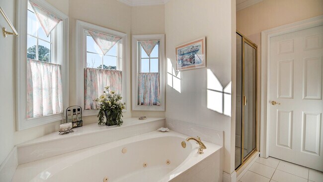 Building Photo - 203 Whiting Ln